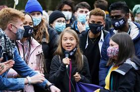 No más garabatos ni bla bla bla: Greta Thunberg dice que moderará su lenguaje tras ser filmada coreando insultos en la COP26