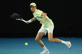 Jannik Sinner aplasta a Alex de Miñaur y avanza a las semifinales del Australian Open