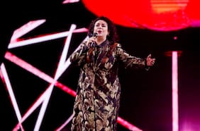 Verónica Villarroel y Enzo Ferrada homenajean a Selena en la obertura de la cuarta noche de Viña 2026