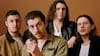 Arctic Monkeys lanzará una nueva canción como apoyo a niños afectados por guerras
