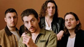 Arctic Monkeys lanzará una nueva canción como apoyo a niños afectados por guerras