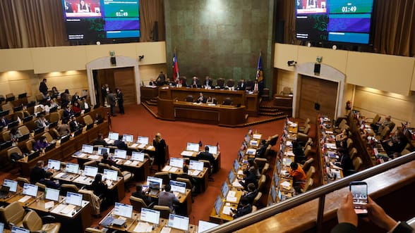 “Nos van a llevar a una crisis”: parlamentarios de oposición reaccionan al informe del CFA que advierte riesgos de la megarreforma de Kast