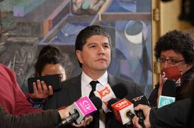 Monsalve confirma que venezolano que atacó a teniente Sánchez tenía orden de expulsión desde 2020 y apunta a Caracas por “débil” colaboración en deportaciones