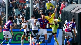 En vivo: la UC copera recibe al líder Colo Colo en un nuevo clásico de la Liga de Primera