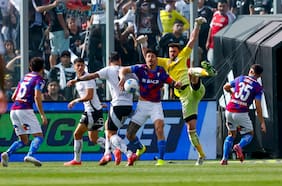 En vivo: la UC copera recibe por primera vez al líder Colo Colo en el Claro Arena