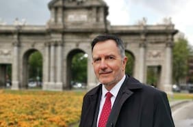 Roberto Ampuero: “La política no solo debe basarse en cifras, hay otro factor importante que es lo emotivo”