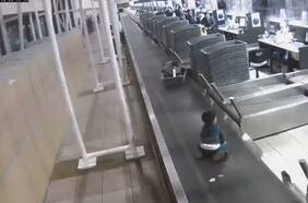 Niño se coló en cinta transportadora de equipaje en Aeropuerto de Santiago: Debió ser rescatado por trabajadores