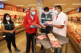 Ministro de Agricultura destaca normal abastecimiento de carnes para fiestas de fin de año y precio del pollo anota leve baja en la Región Metropolitana