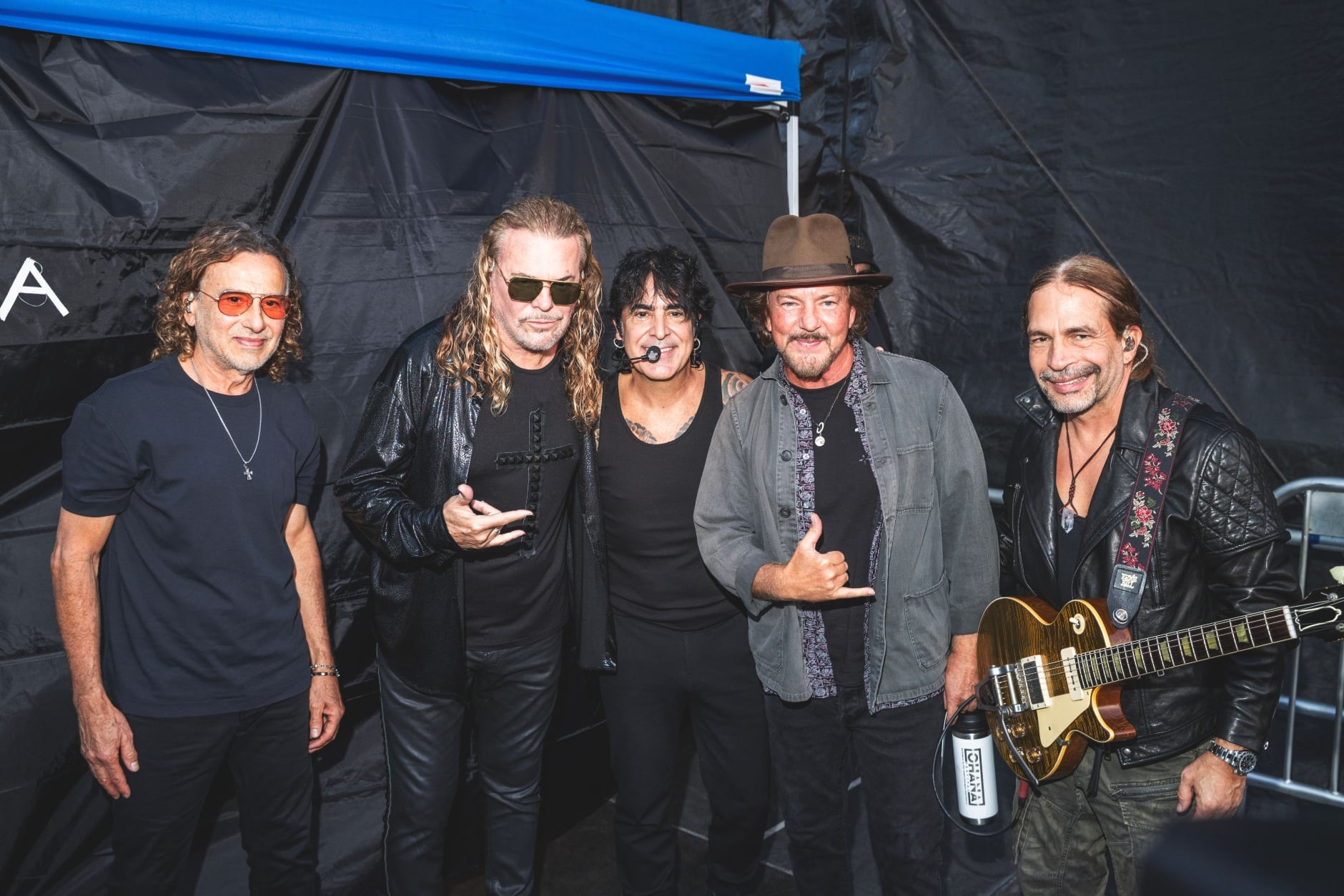 El sorpresivo encuentro entre Maná y Eddie Vedder en la previa a su show en Chile