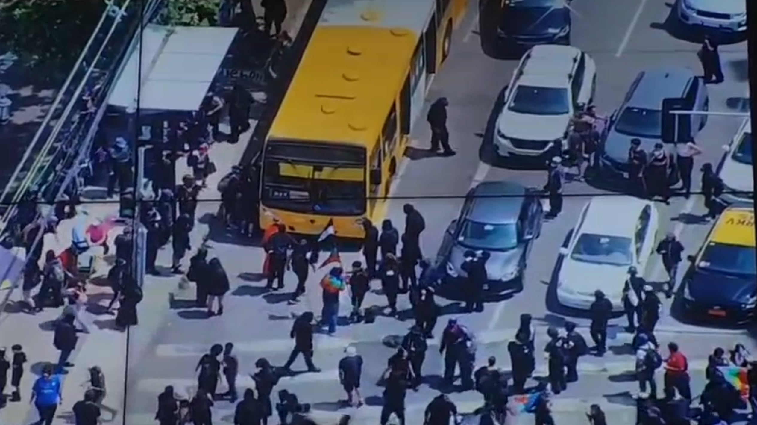18-O: incidentes en manifestaciones en el centro de Santiago provocan desvíos de tránsito y cierre de estaciones del Metro