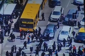 18-O: incidentes en manifestaciones en el centro de Santiago provocan desvíos de tránsito y cierre de estaciones del Metro