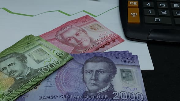 Pesimismo sobre la economía familiar alcanza su nivel más alto en 12 años, según Cadem