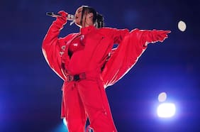 Las trastienda del espectacular regreso de Rihanna: 12 hits, reveló embarazo y más récords que los Beatles