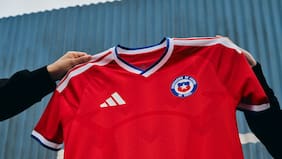 El cóndor se toma “La Roja”: así es la camiseta que acompañará a Chile rumbo al Mundial 2030