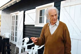 Columna de Andrés Gómez: Nicanor Parra en órbita de nuevo