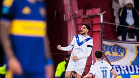 Diego Valdés se olvida de los rumores de Colo Colo y brilla en Vélez: revisa su golazo de tiro libre ante Boca Juniors