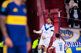 Diego Valdés se olvida de los rumores de Colo Colo y brilla en Vélez: revisa su golazo de tiro libre ante Boca Juniors