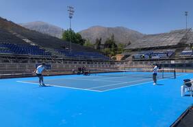 Con Tomás Barrios y en la renovada cancha de San Carlos Apoquindo: Alejandro Tabilo ajusta detalles para su duelo ante Rafael Nadal