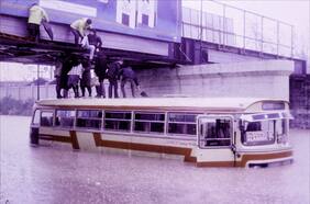 Estudio reconstruye 200 años de lluvias y sequías en Santiago: asegura que el clima propició y acabó dictaduras