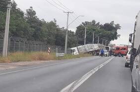 Accidente entre minibús y camión deja al menos nueve fallecidos en Peumo