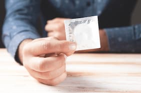 Por qué la guerra en Irán podría subir el precio de los condones hasta un 30%, según el principal productor mundial