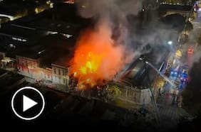 Así fue el voraz incendio que destruyó una casona de tres pisos en el Centro de Santiago