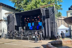 A una hora del cierre de mesas: comando de Jara ya instaló un escenario en barrio París-Londres