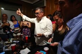 Desbordes detalla su plan para recuperar el comercio y el turismo en el centro de Santiago