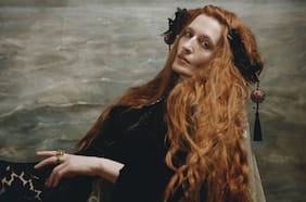 "No soy una madre, no soy una novia": Florence and The Machine reaparece con un poderoso himno feminista