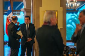 Agenda de seguridad: Socialismo Democrático le quita el piso como interlocutor al senador Araya tras cita con Kast