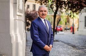 Mohammad Shtayyeh, exprimer ministro palestino: “Lo que nosotros y los israelíes conseguimos en los viejos tiempos está ahora totalmente destruido”