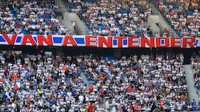 La compensación que recibirán los abonados reubicados en el Claro Arena para el duelo de la UC ante Boca Juniors