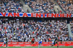 La compensación que recibirán los abonados reubicados en el Claro Arena para el duelo de la UC ante Boca Juniors