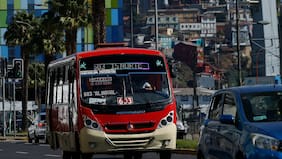 Microbus atropella a una persona en calle Condell de Valparaíso