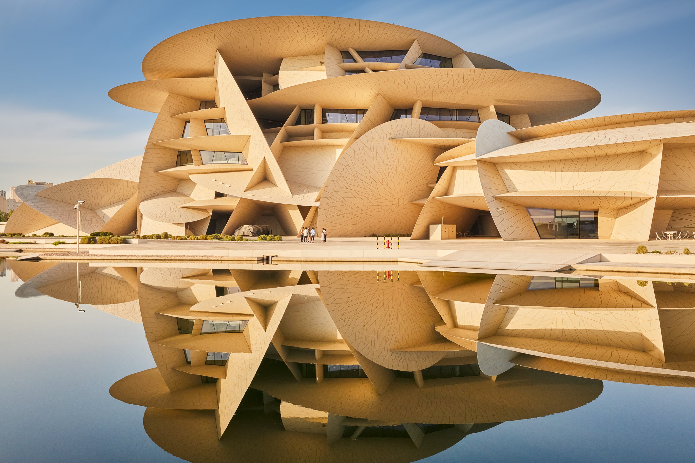 El Museo Nacional de Qatar emula las formas de la llamada