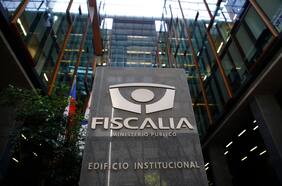 Excarabinero y titulado el 2020: Quién es el abogado asistente investigado por la propia Fiscalía tras polémica libertad de miembros del Tren de Aragua