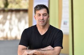 El científico chileno que trabaja en innovadora terapia con células inmunes que revolucionará la lucha contra el cáncer