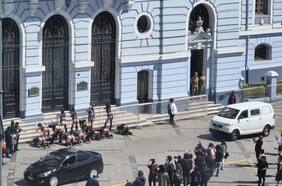 “Espectáculo vulgar y procaz”: Armada presenta denuncia por acto de connotación sexual realizado en la Plaza Sotomayor