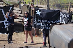 Escalan escaramuzas en desalojo de megatoma de San Antonio: Carabineros detiene a dos personas en vehículo con encargo por robo