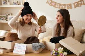 3 ideas de outfit para tu mamá en estos días fríos: Escoge regalos con estilo, color y actitud