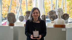 Escritora peruana Carmen Ollé recibe Premio Iberoamericano de Letras José Donoso