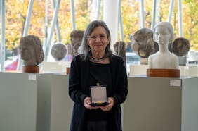 Escritora peruana Carmen Ollé recibe Premio Iberoamericano de Letras José Donoso