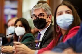 La inesperada sintonía de Marcel con el PC y los flancos de su estreno en el Congreso