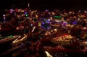 Cientos de kayaks iluminaron la oscuridad invernal en Copenhague
