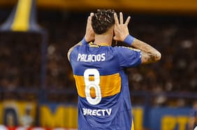 “Sé que él lo hizo posible”: los emotivos gestos de Carlos Palacios a Juan Román Riquelme