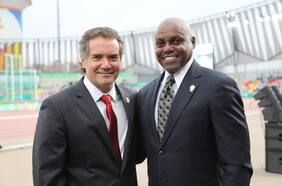 Una leyenda aterrizará en Chile: Carl Lewis será invitado de honor de Santiago 2023