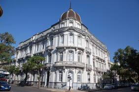Viaja en el tiempo con los recorridos por el imponente y elegante Palacio Larraín
