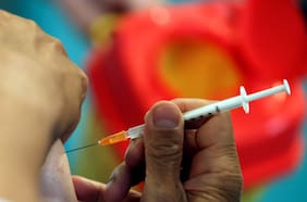 Fact Checking: ¿La Unión Europea aprobó cinco terapias que supondrán el fin de las vacunas? ¿La inmunidad natural contra el Covid-19 es mejor que la obtenida por las vacunas?