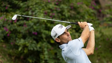 Joaquín Niemann recorta distancia pero sigue lejos de los líderes en el LIV Golf de Hong Kong