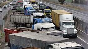 Gremios de camioneros advierten al gobierno: “Si no se frenan las nuevas alzas de combustibles, habrá consecuencias”